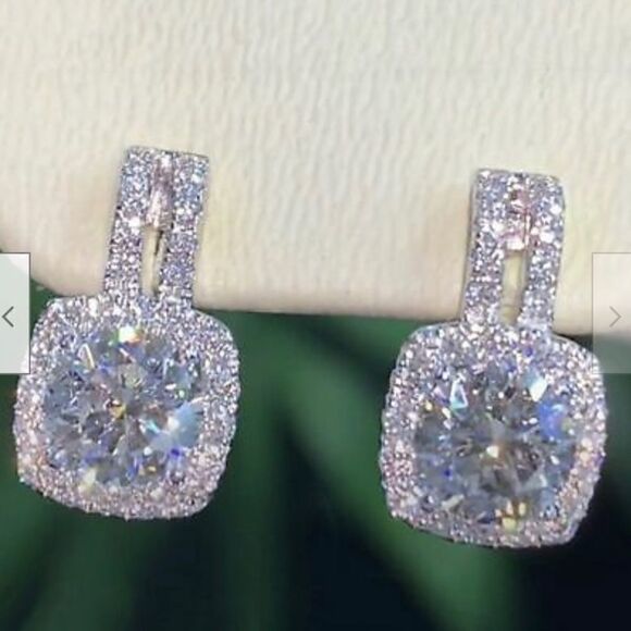 Beautiful CZ Diamond Earrings  - Picture 1 of 2